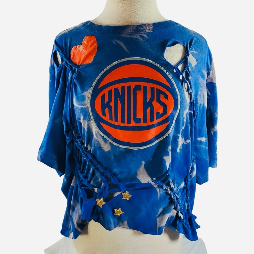 Oversized NY Knicks tee contrast bleached, slashed with heart and stars details